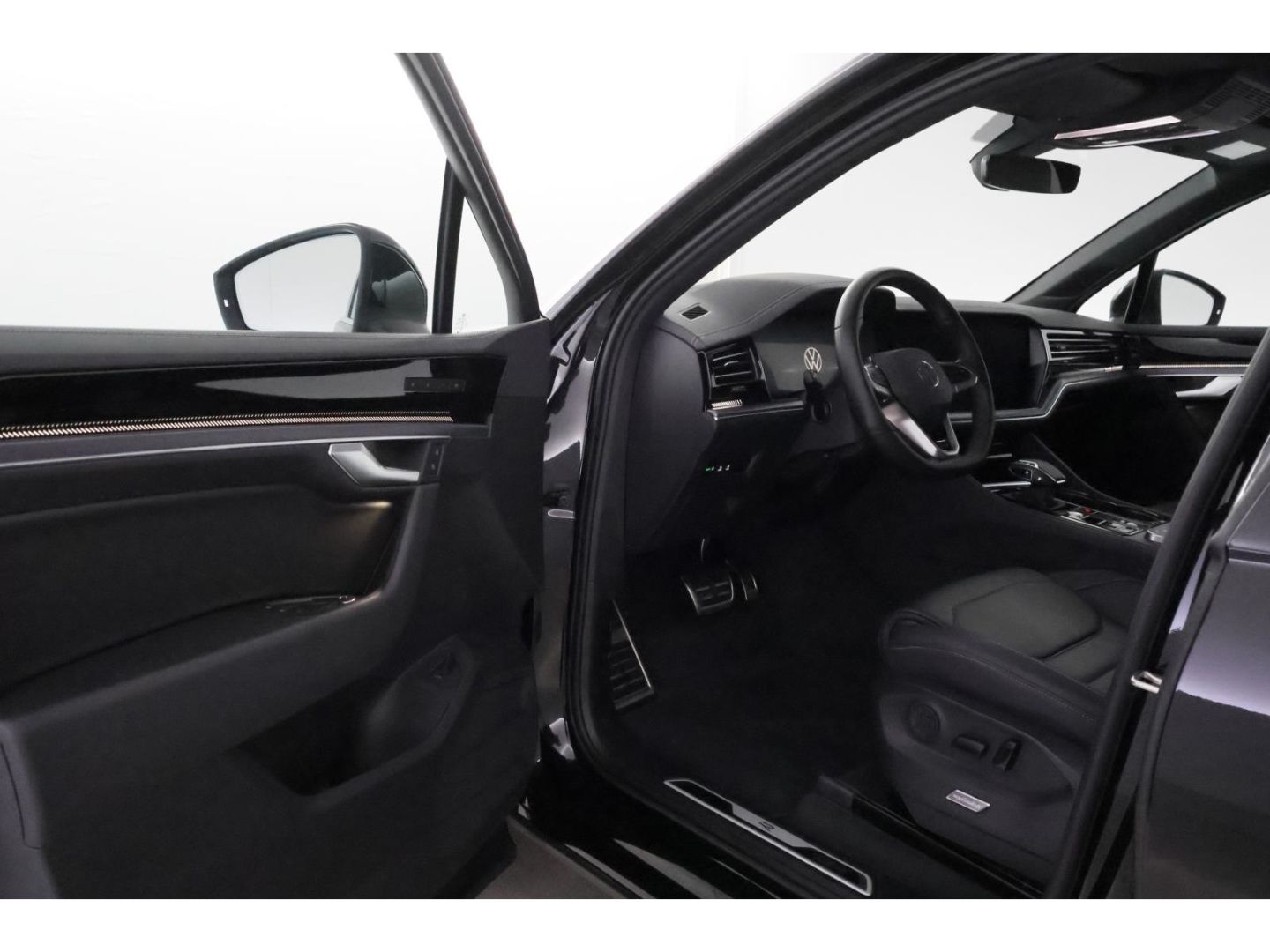 Volkswagen Touareg 3.0 V6TDI 4Motion DSG R-Line+LED+PANO