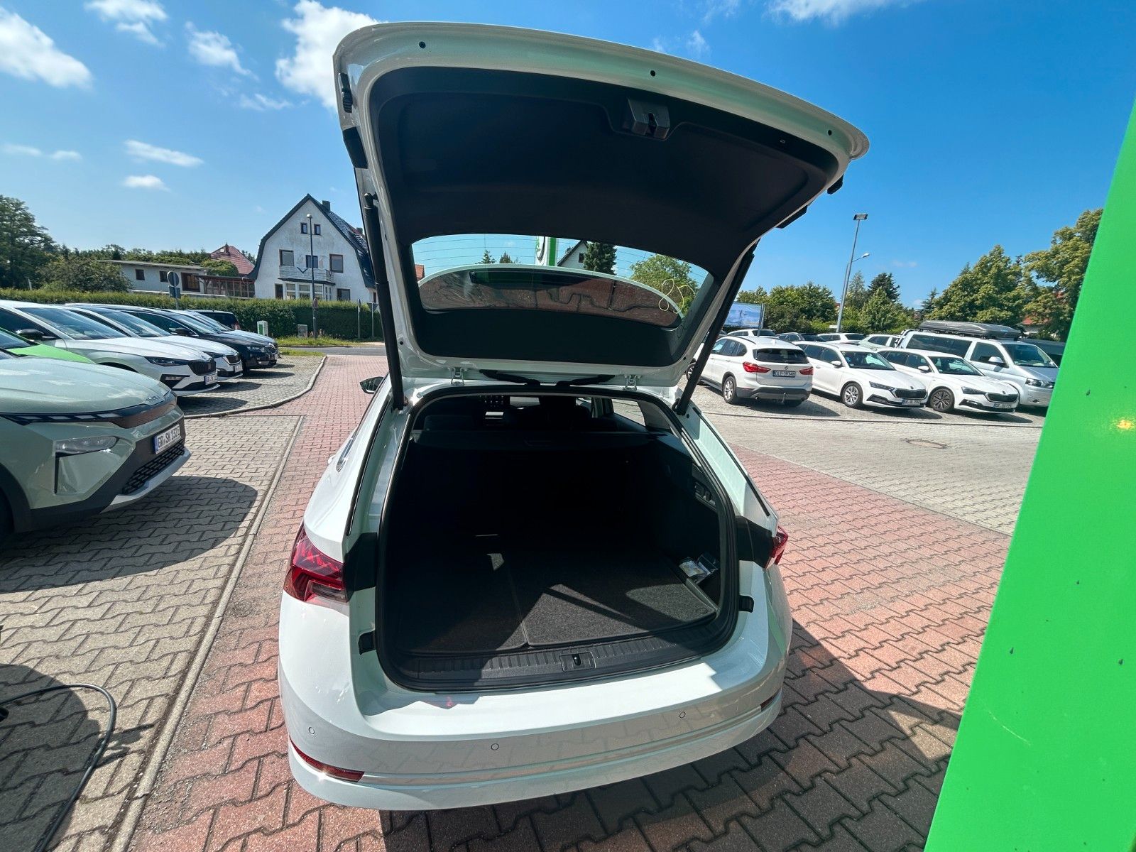 Skoda OCTAVIA Combi Style 1.4 TSI iV - Samsaru's Car Outlet