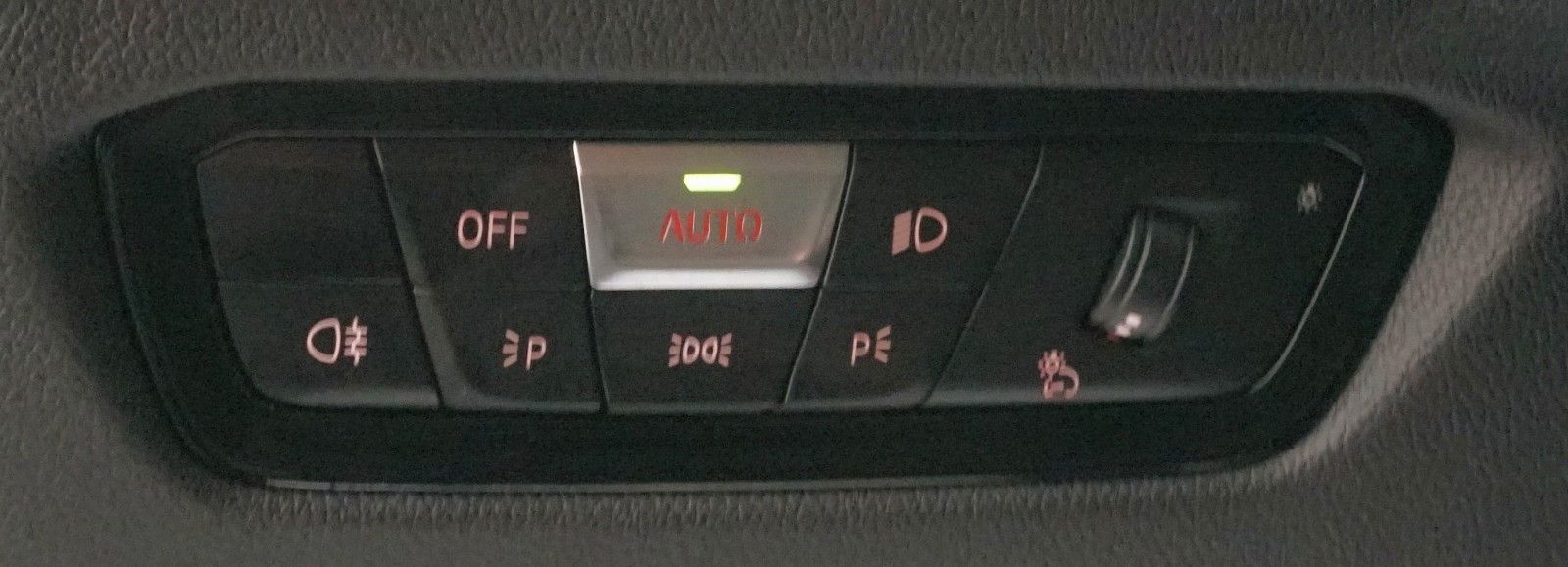 BMW 320 d xDrive Limousine*LED*WIDESCREEN*DAB*