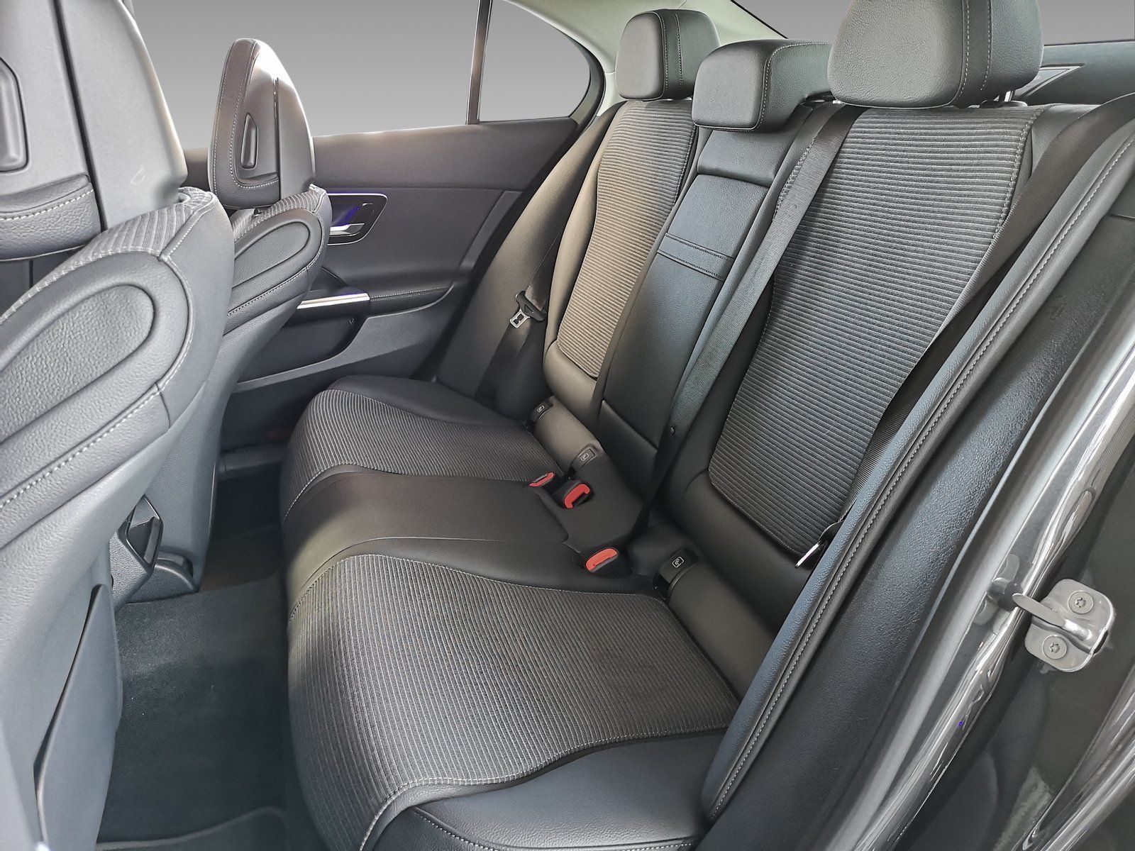 Mercedes-Benz C 180 Avantgarde - Samsaru's Car Outlet