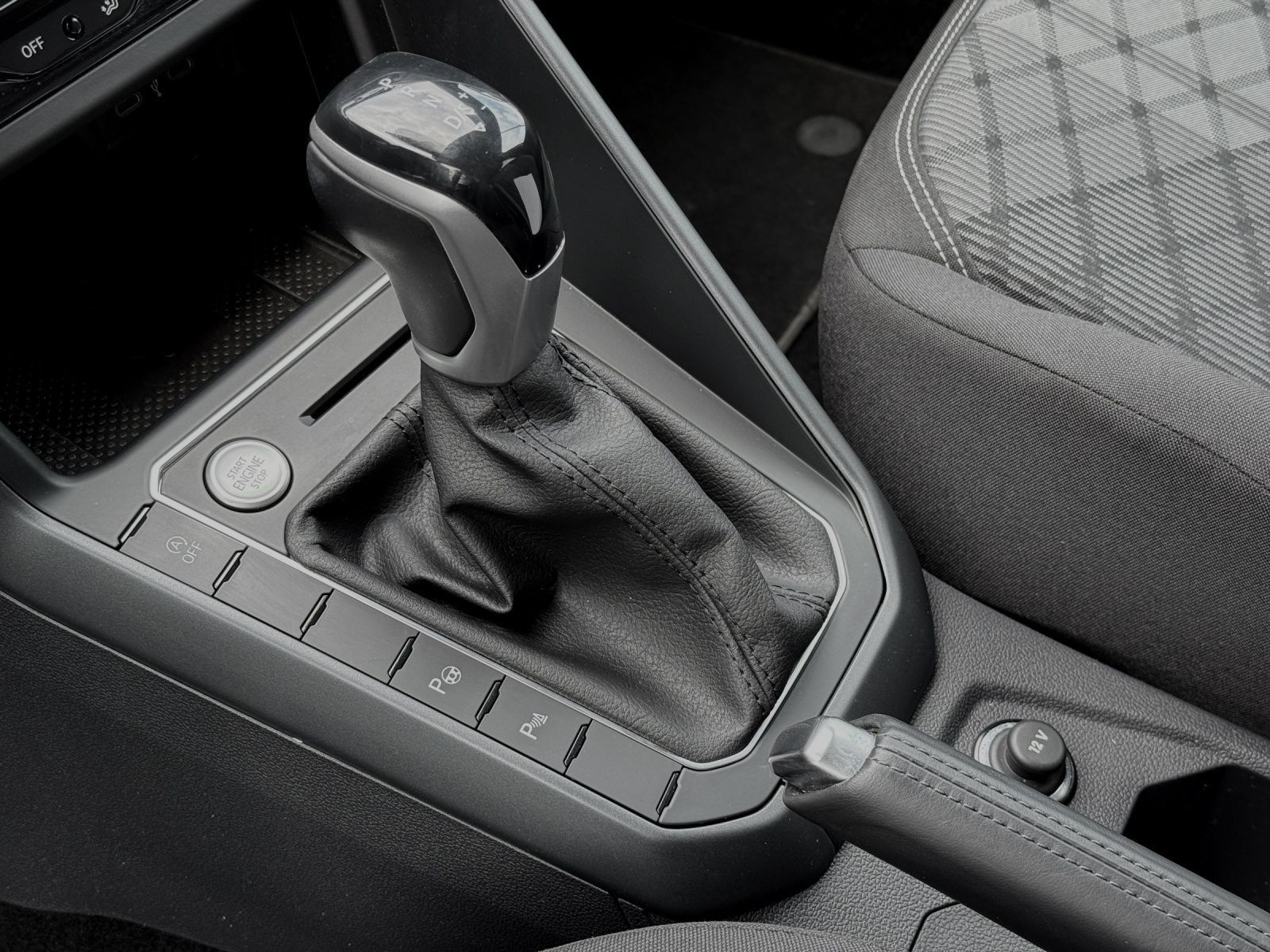 Volkswagen Taigo 1.0 TSI DSG R-LINE BLACK - Samsaru's Car Outlet