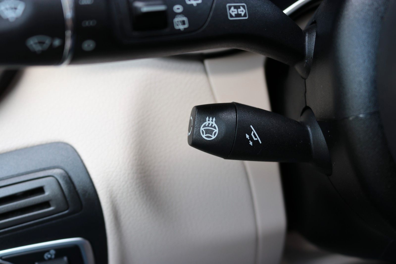 Mercedes-Benz GLC 300 DE 4M"AIRMATIC"DISTR+"AHK"MASSAGE"MBEAM"