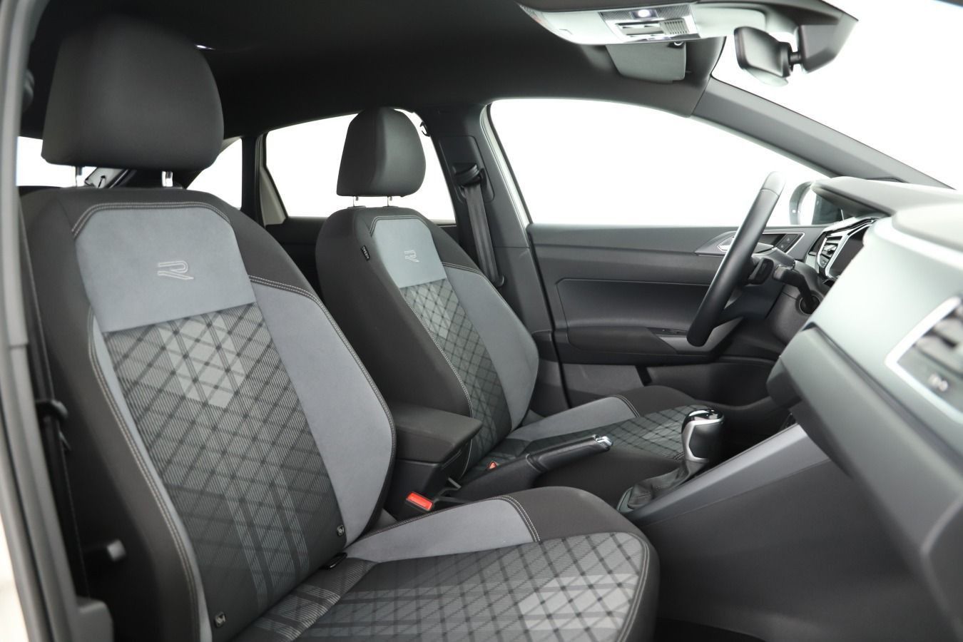Volkswagen Taigo 1.0 TSI DSG R-Line - Samsaru's Car Outlet