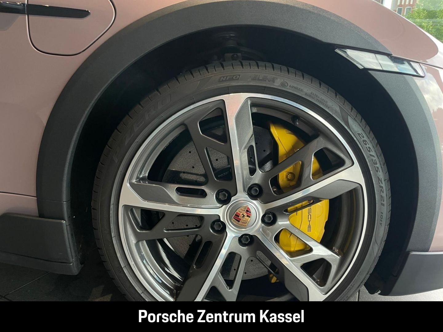 Porsche Taycan Turbo S Cross Turismo