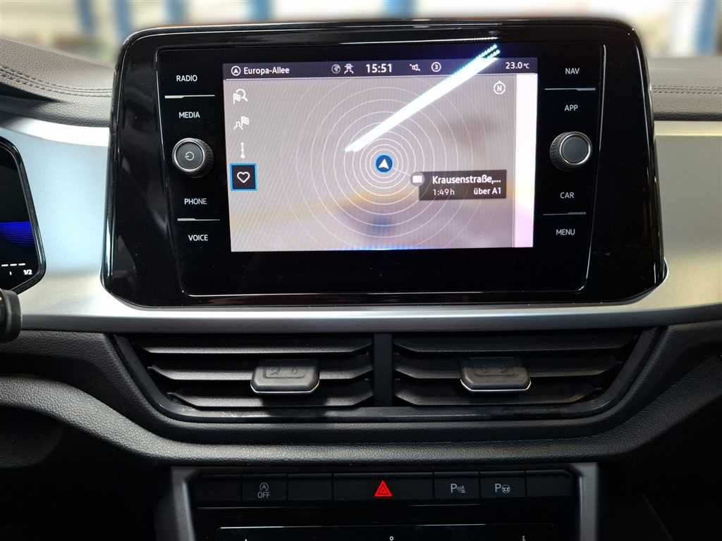 Volkswagen T-Roc Life 2.0 TDI DSG - Samsaru's Car Outlet