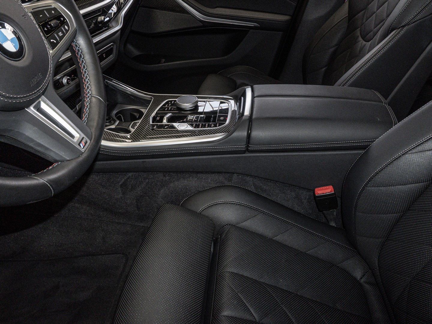 BMW X5 M60i xDrive INDIVIDUAL AHK PANO Sthzg Harman/
