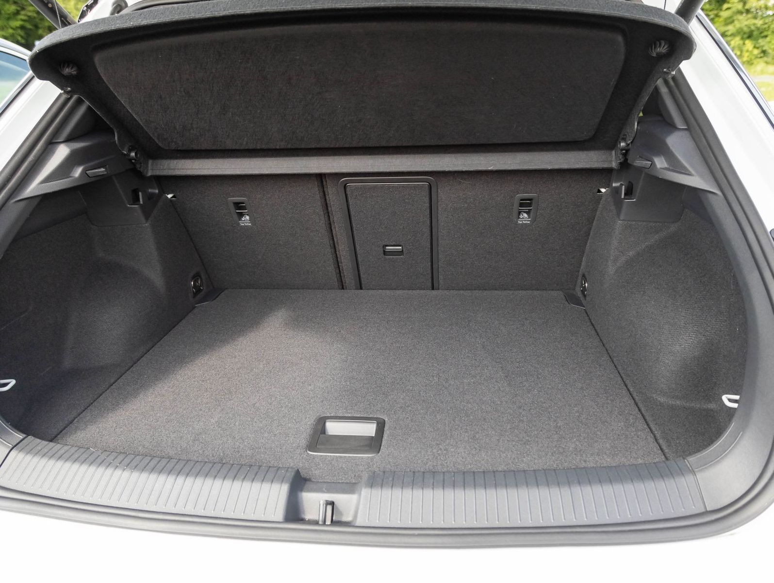 Volkswagen T-Roc 1.5 TSI Sport DSG - Samsaru's Car Outlet