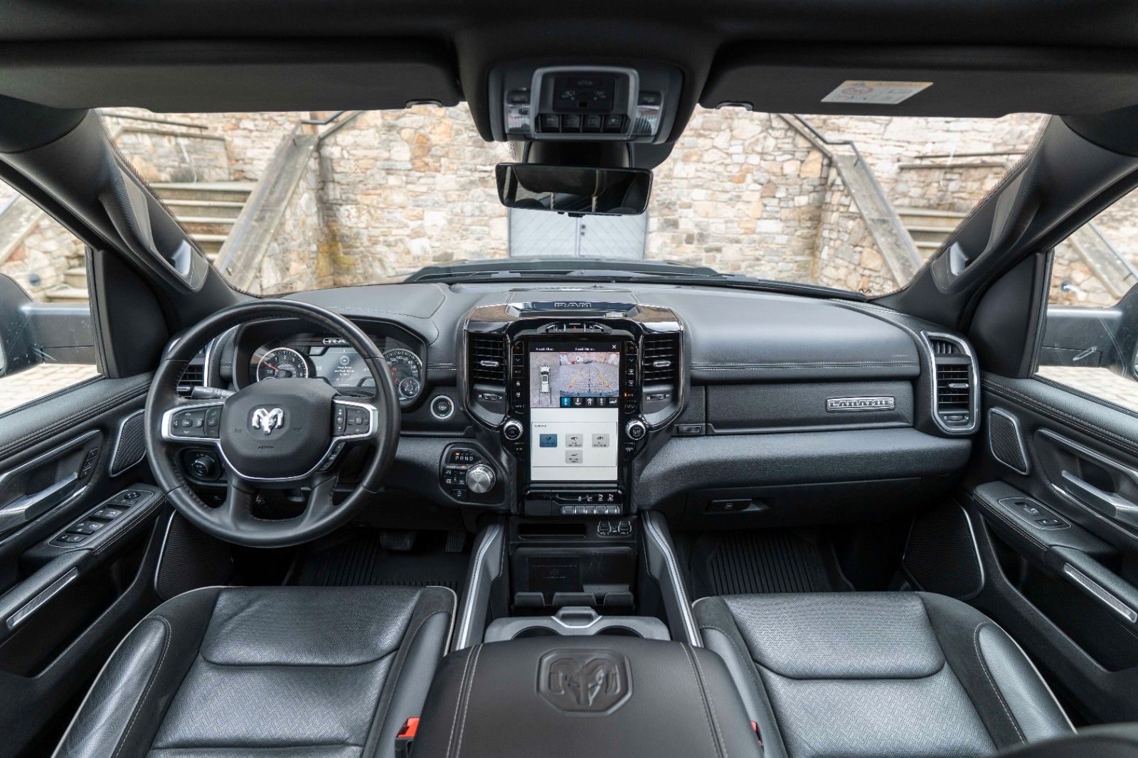 Dodge RAM 5,7L Laramie CC 4X4 360° LED CARPLAY LPG AHK