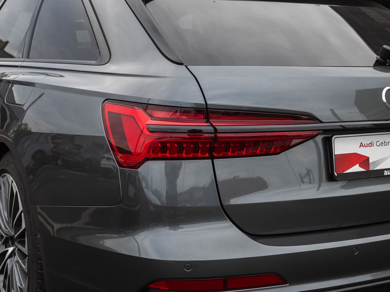 Audi A6 Avant S line 55TFSIe qu Navi Matrix HuD Stand