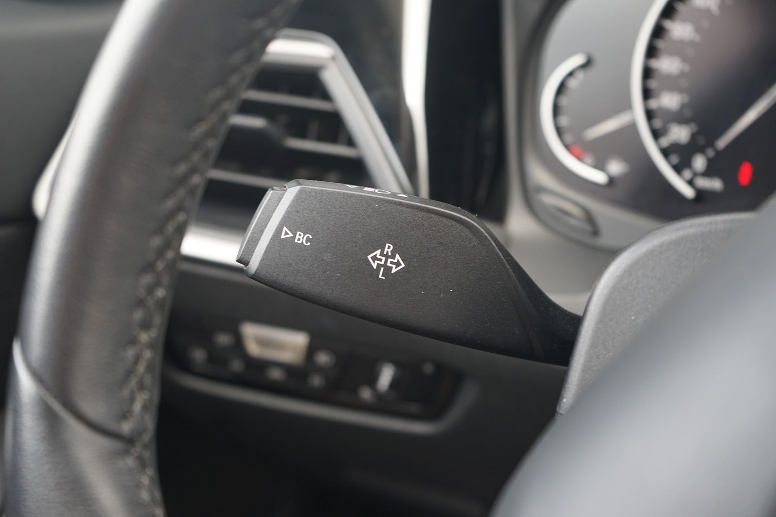 BMW 320i Advantage - Samsaru's Car Outlet