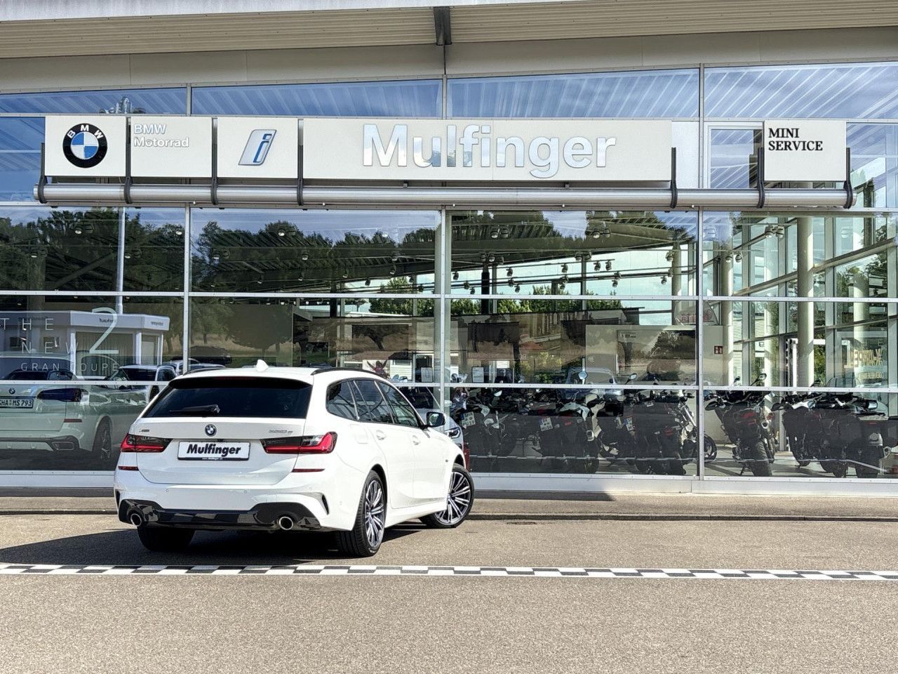 BMW 330e T. M Sport - Samsaru's Car Outlet
