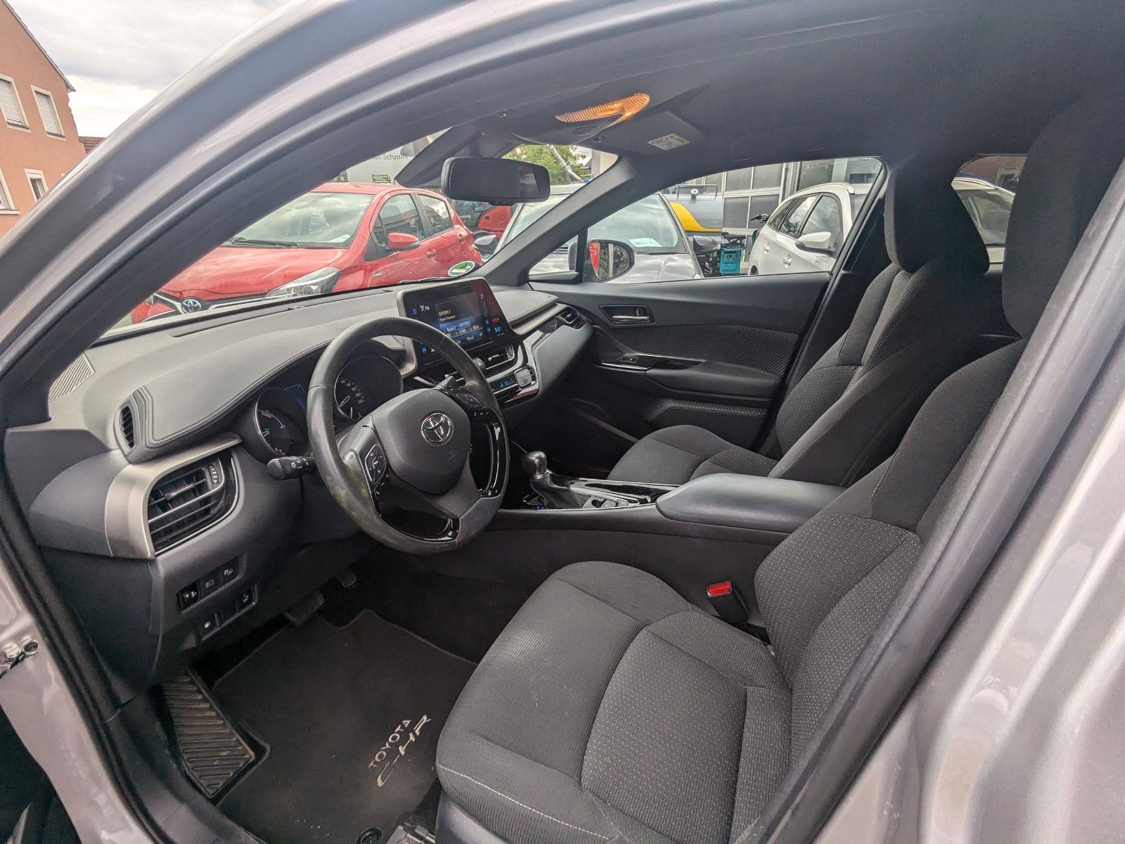 Toyota C-HR Hybrid Club - Samsaru's Car Outlet