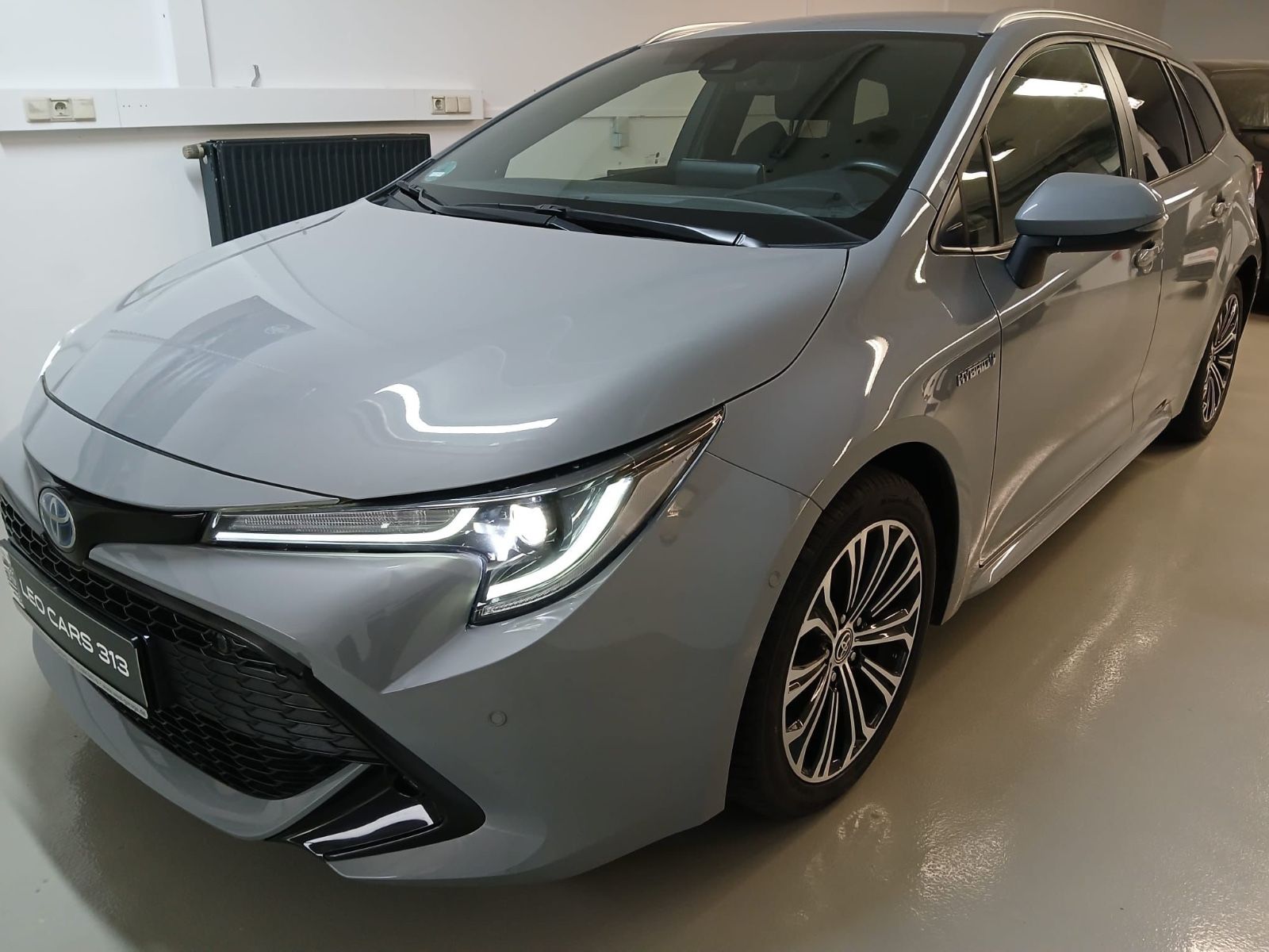 Toyota Corolla Touring Sports 2.0 Hybrid Team - Samsaru's Car Outlet