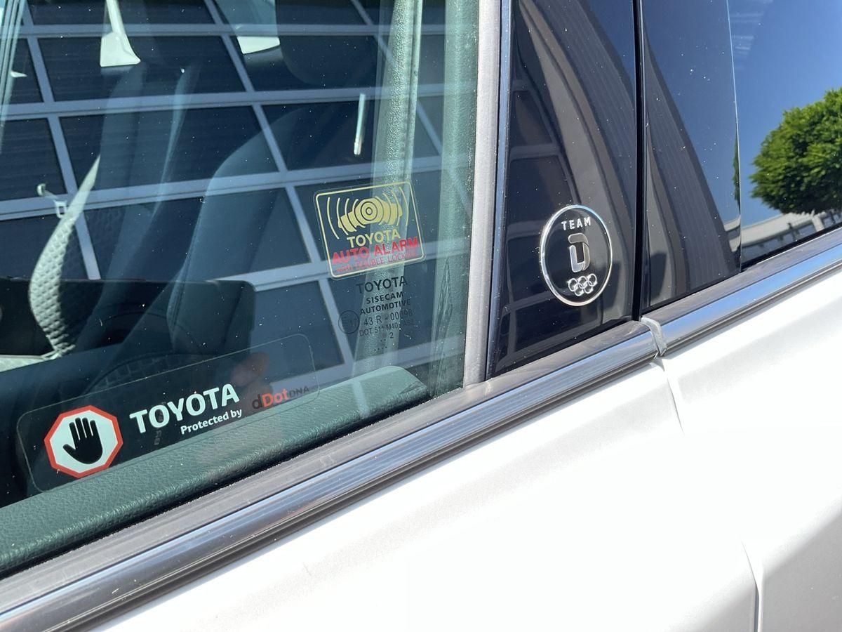 Toyota C-HR HYBRID - Samsaru's Car Outlet