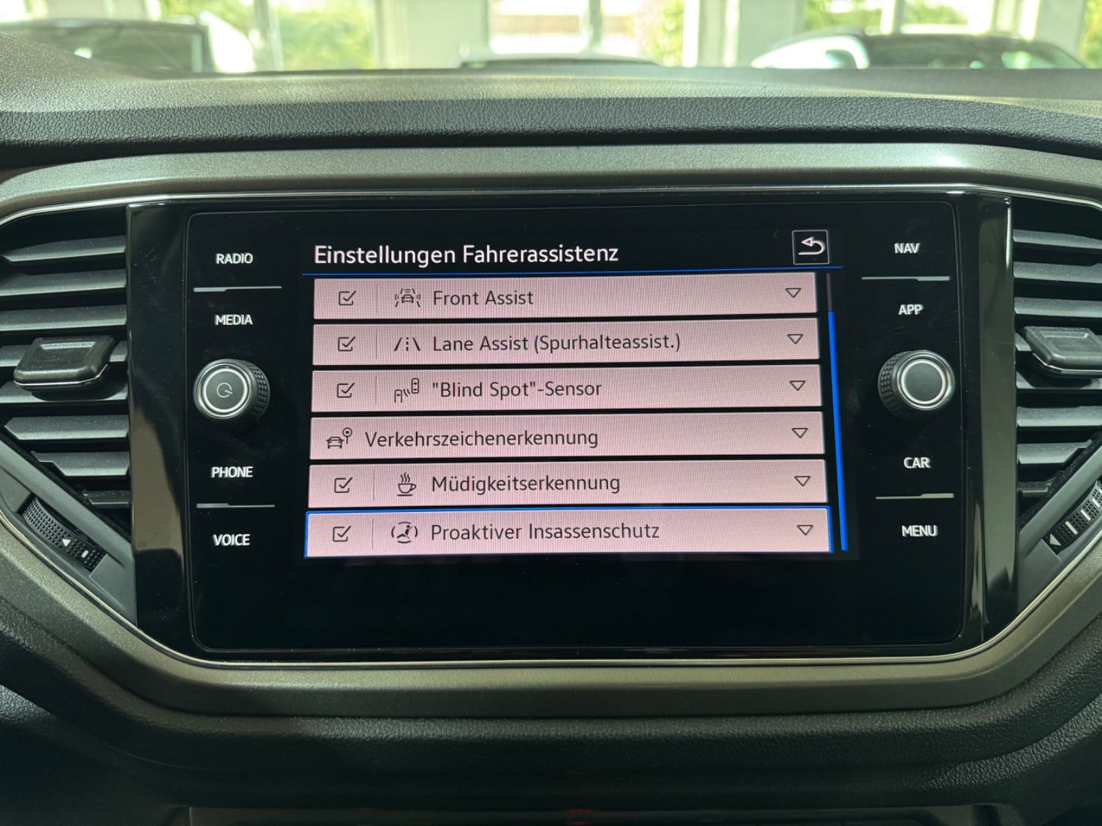 Volkswagen T-Roc Style 1.5 TSI - Samsaru's Car Outlet