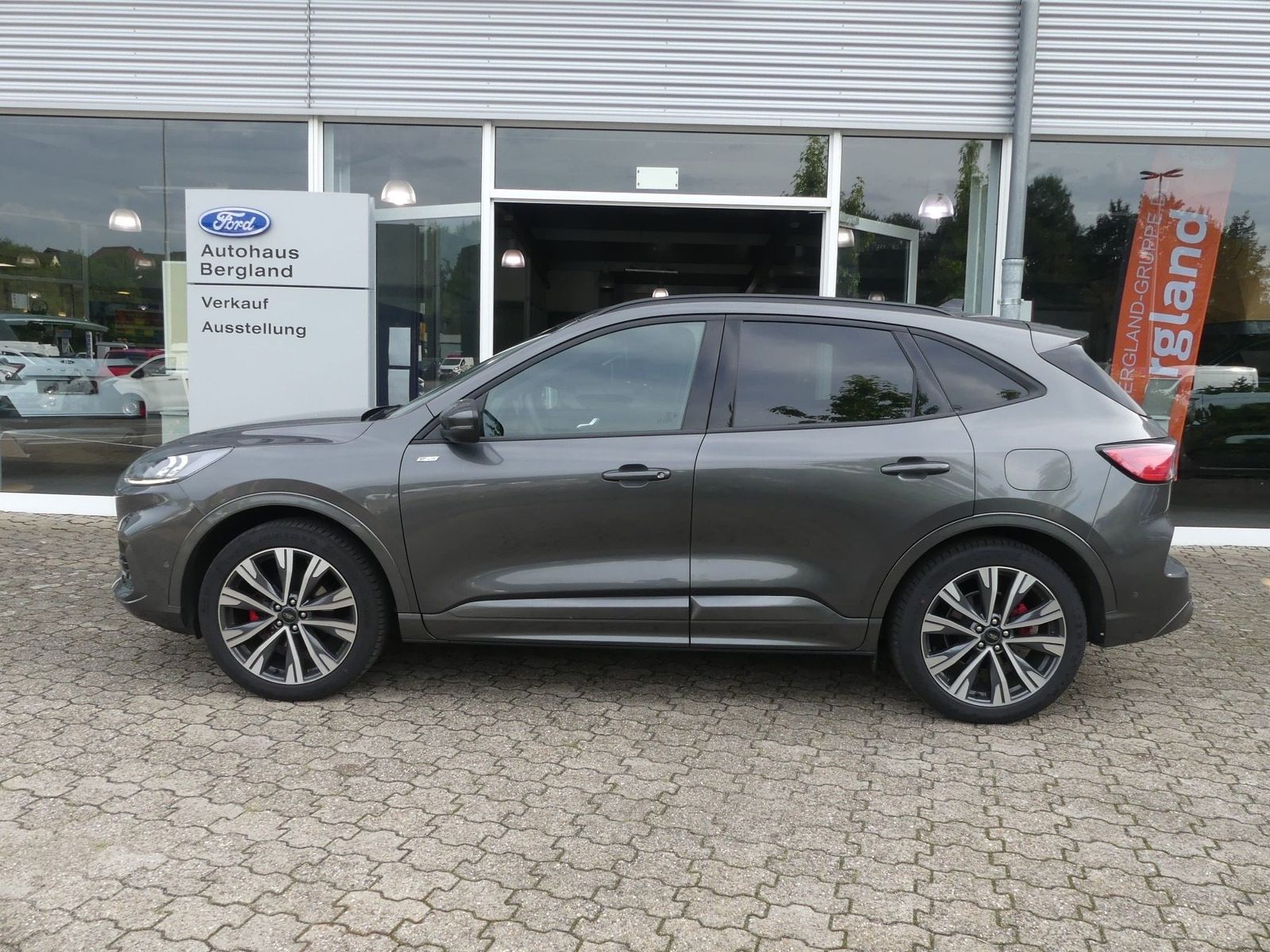 Ford Kuga ST-LINE X 2.5 FHEV 190PS AWD - Samsaru's Car Outlet