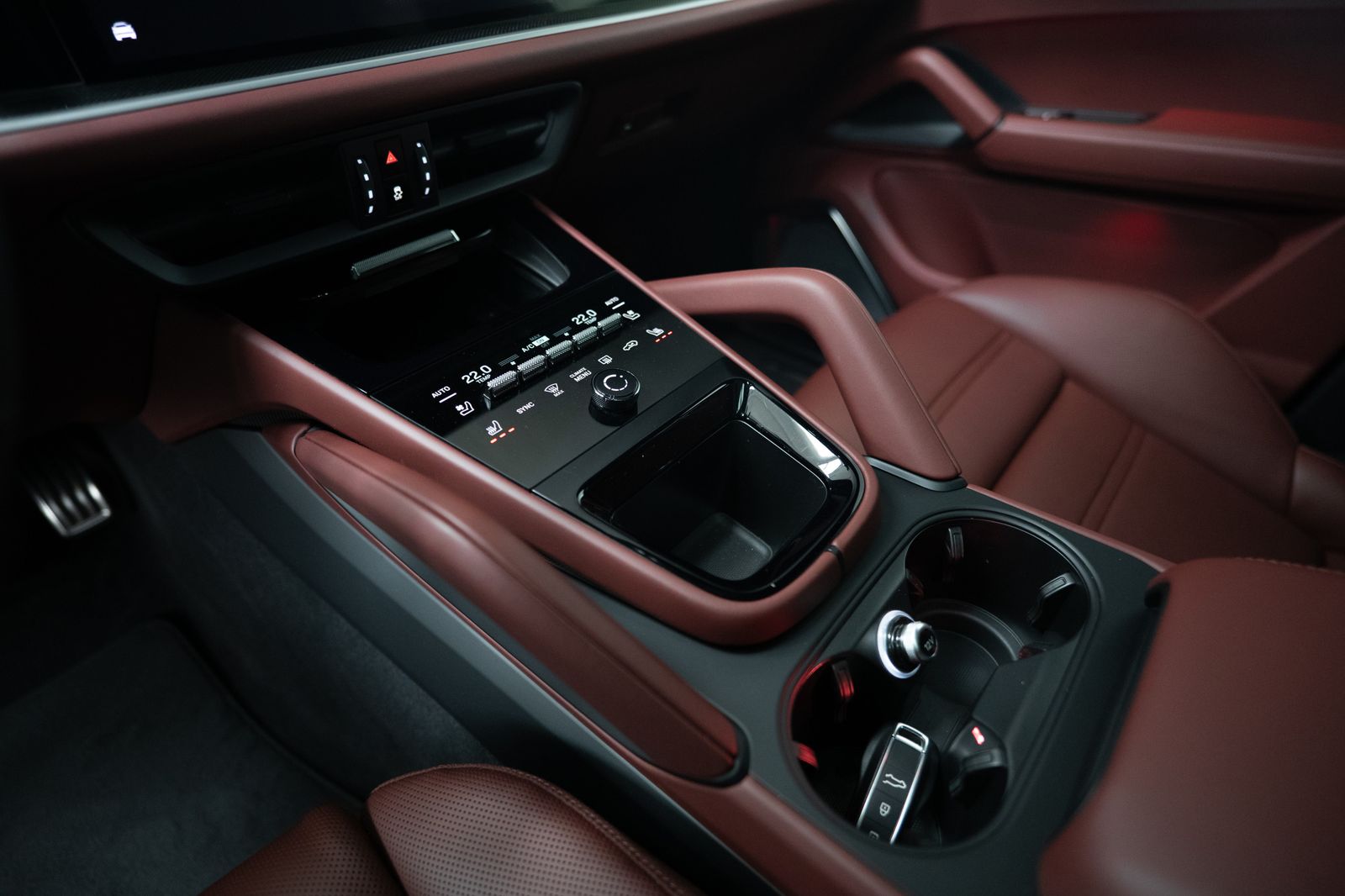 Porsche Cayenne S E-Hybrid I PTS Dunkeloliv I Burmester