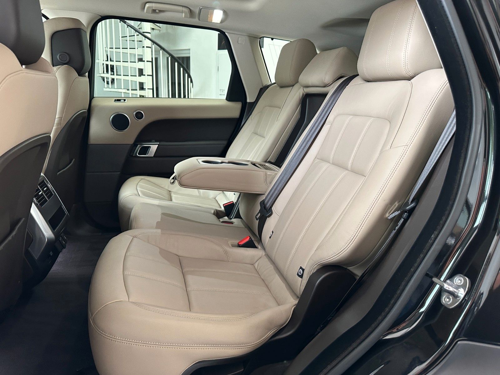 Range Rover Sport D250 S - Samsaru's Car Outlet