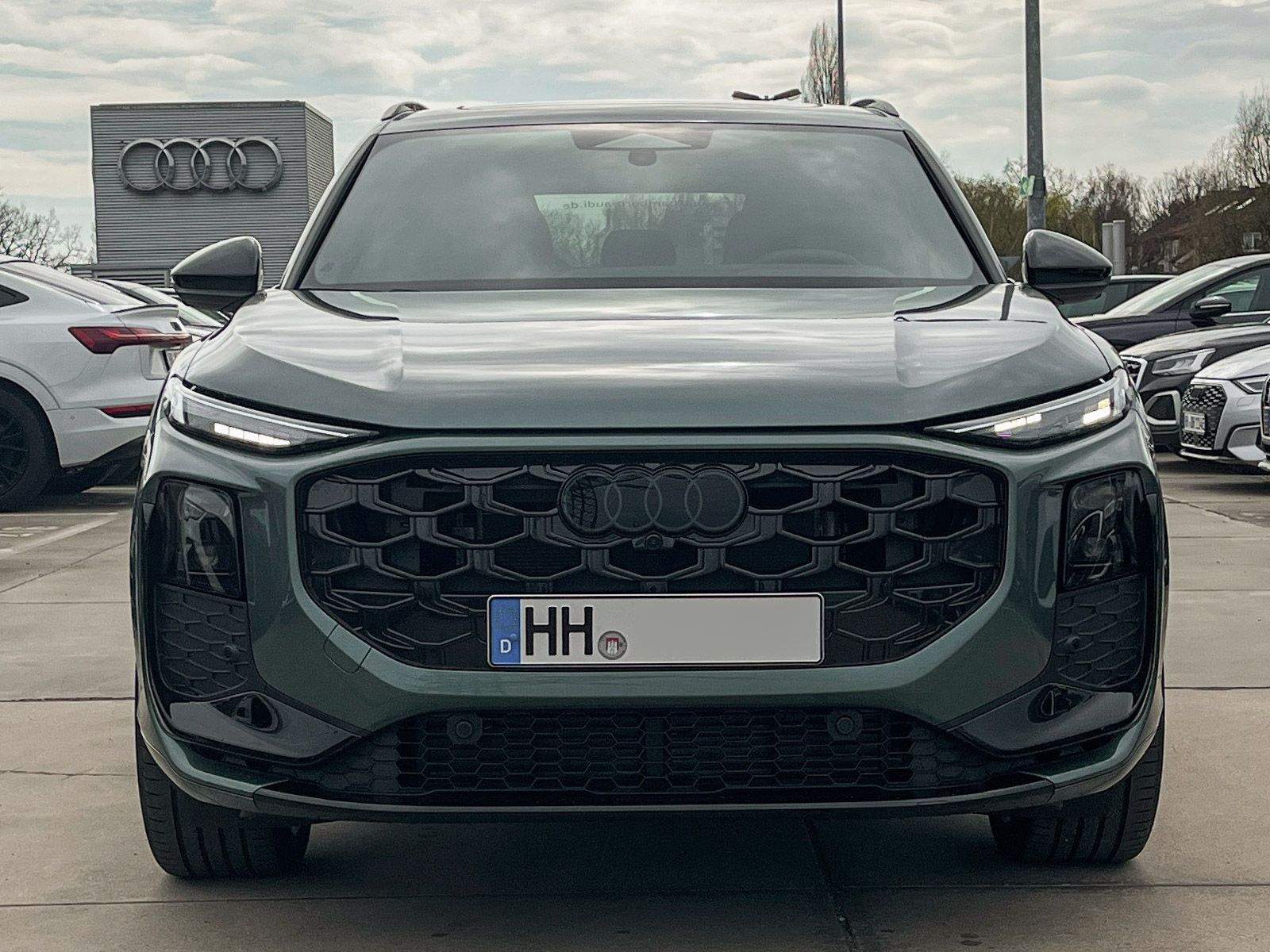Audi Q3 TFSI 110 kW S tronic S line AHK Matrix OLED P
