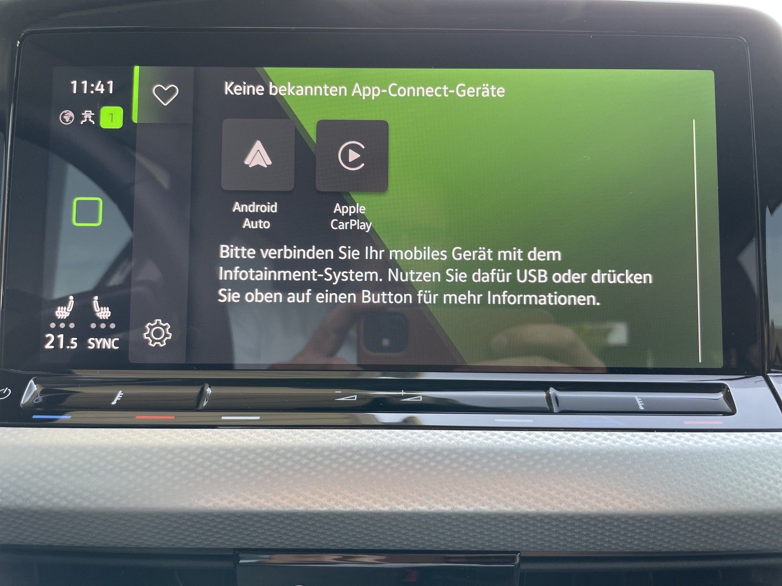 Volkswagen Golf VIII Move eTSI - Samsaru's Car Outlet