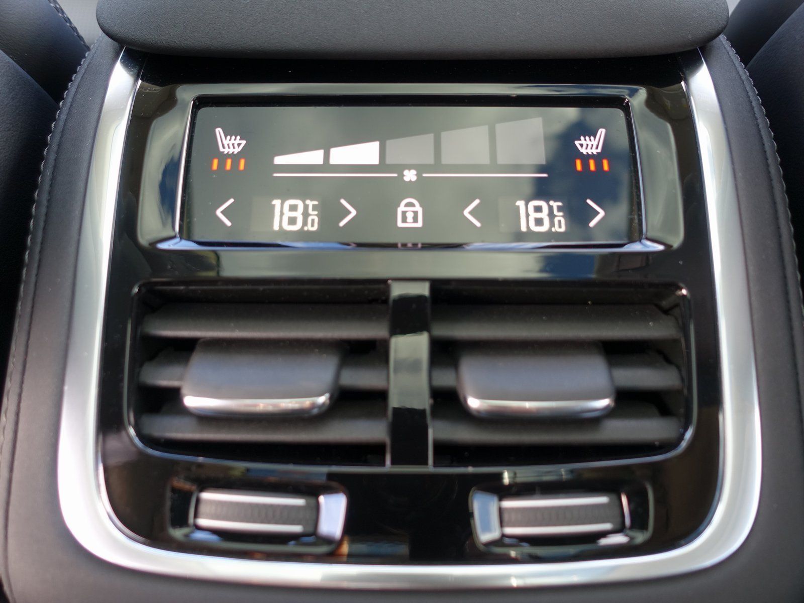 Volvo XC90 Plus Dark T8 AWD Plug-in Hybrid B&W/HUD