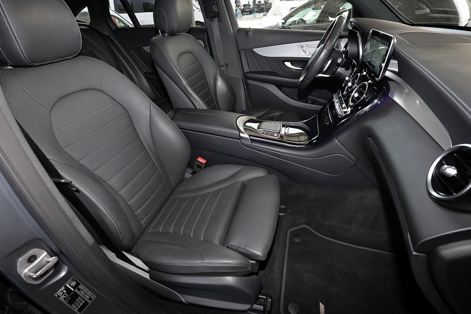 Mercedes-Benz GLC 300 e 4M Coupé AMG - Samsaru's Car Outlet