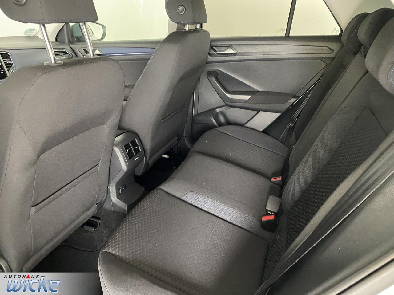 Volkswagen T-Roc 1.0 TSI United - Samsaru's Car Outlet