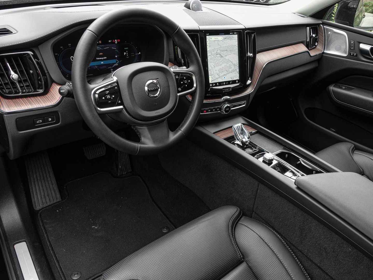 Volvo XC60 Ultra Dark Recharge Plug-In Hybrid AWD T8 T