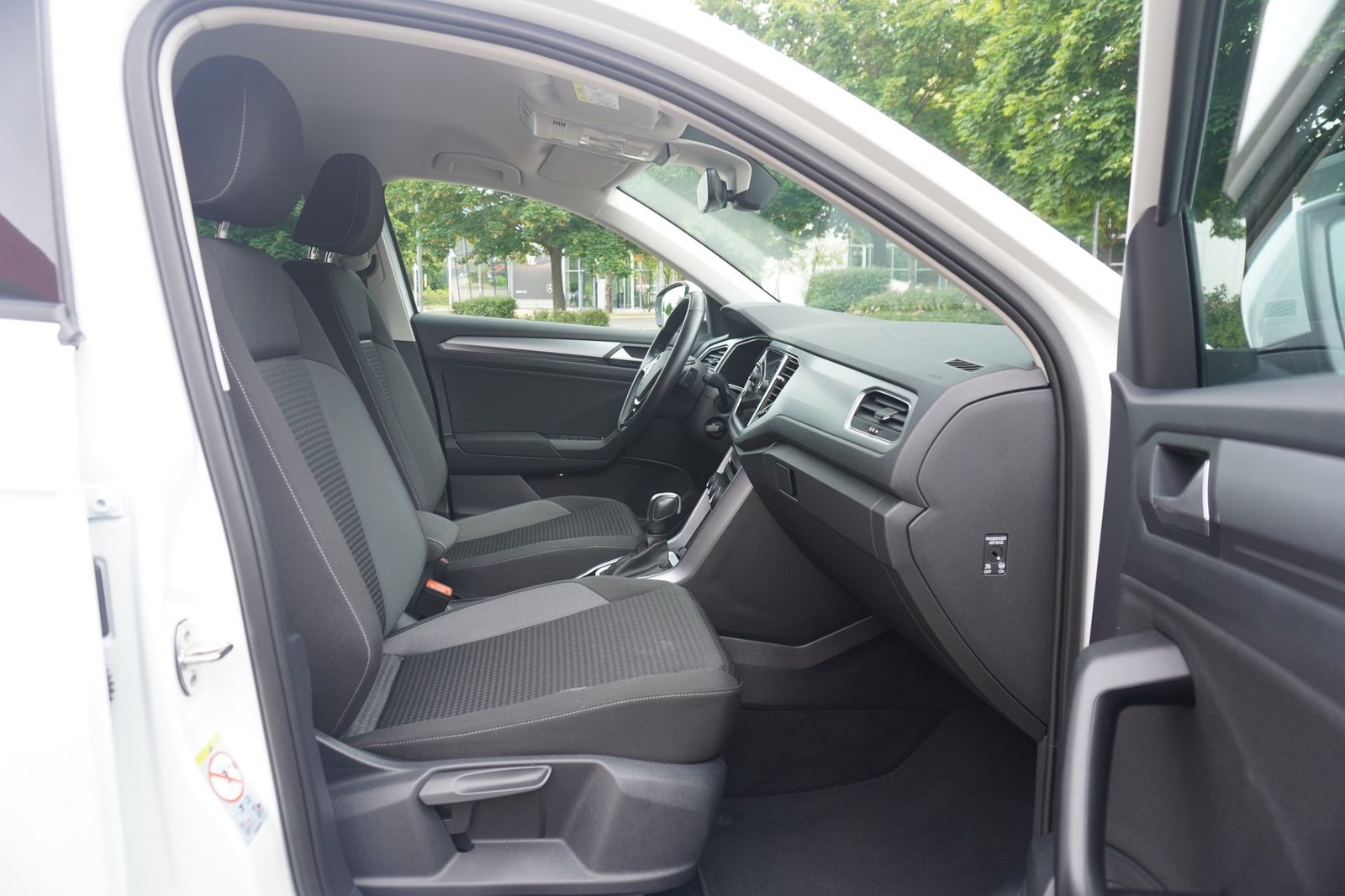 Volkswagen T-Roc 1.5 TSI Active - Samsaru's Car Outlet