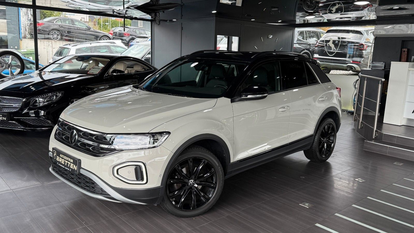 Volkswagen T-Roc 1.5 TSI Black - Samsaru's Car Outlet