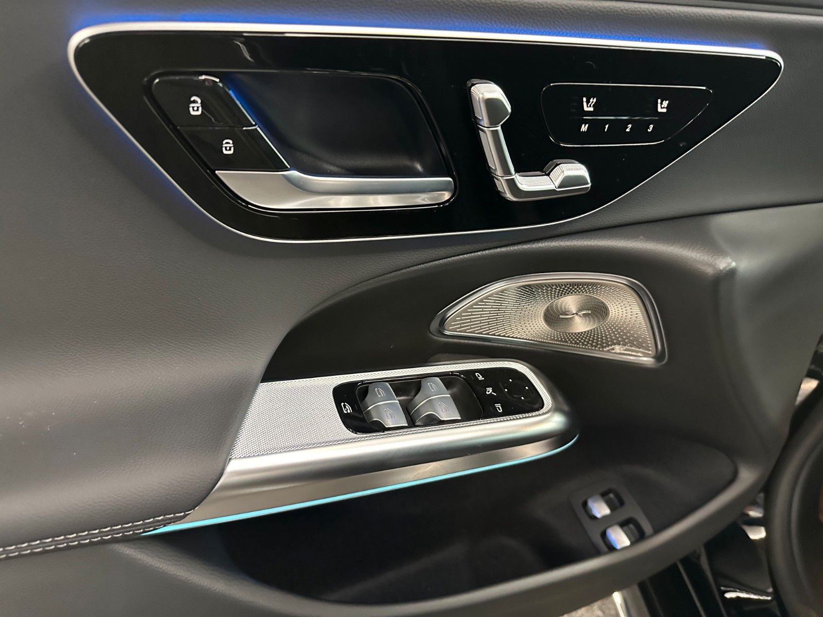 Mercedes-Benz E 300 e Exclusive Premium - Samsaru's Car Outlet
