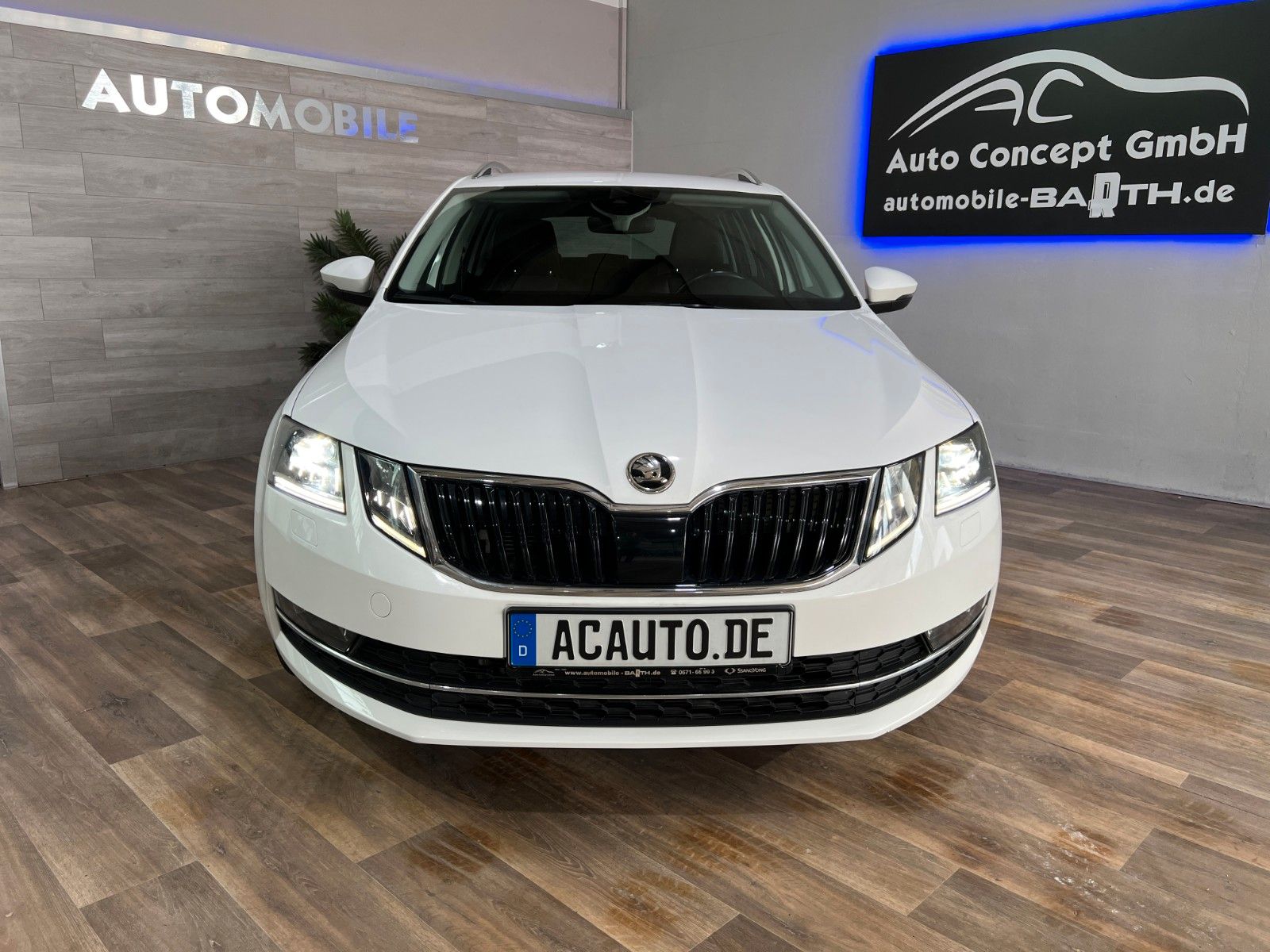 Skoda Octavia Combi Premium Edition - Samsaru's Car Outlet