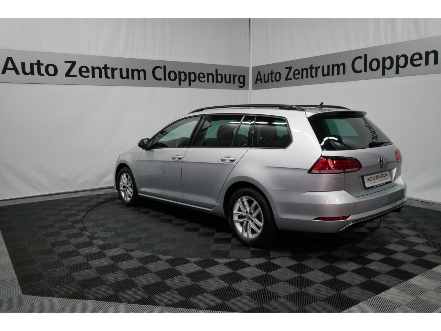 Volkswagen Golf Variant Comfortline 2.0 TDI - Samsaru's Car Outlet