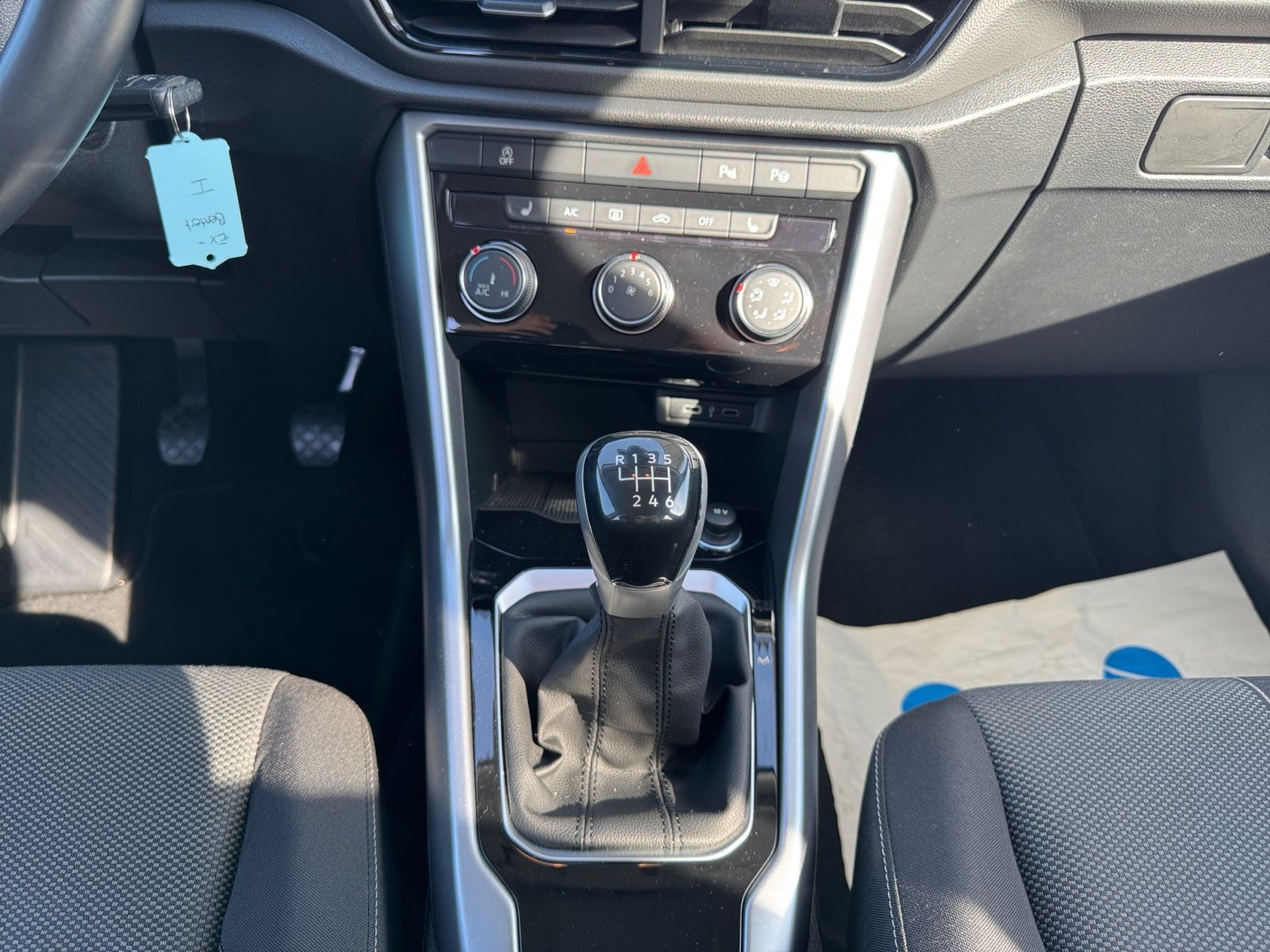 Volkswagen T-Roc 1.0 TSI Life - Samsaru's Car Outlet
