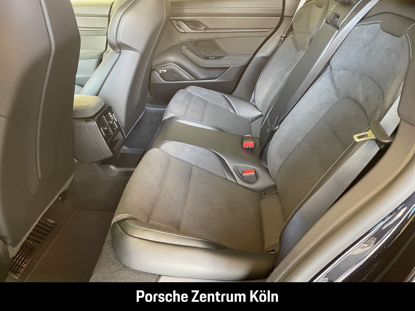 Porsche Taycan GTS Sport Turismo HA-Lenkung InnoDrive