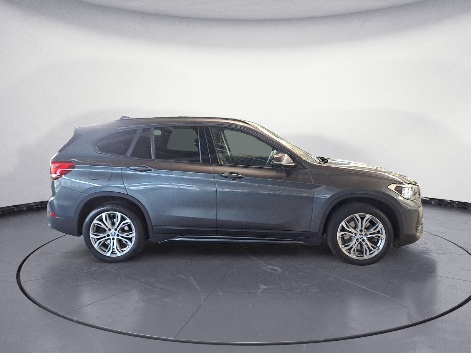 BMW X1 xDrive20d Sport Line - Samsaru's Car Outlet