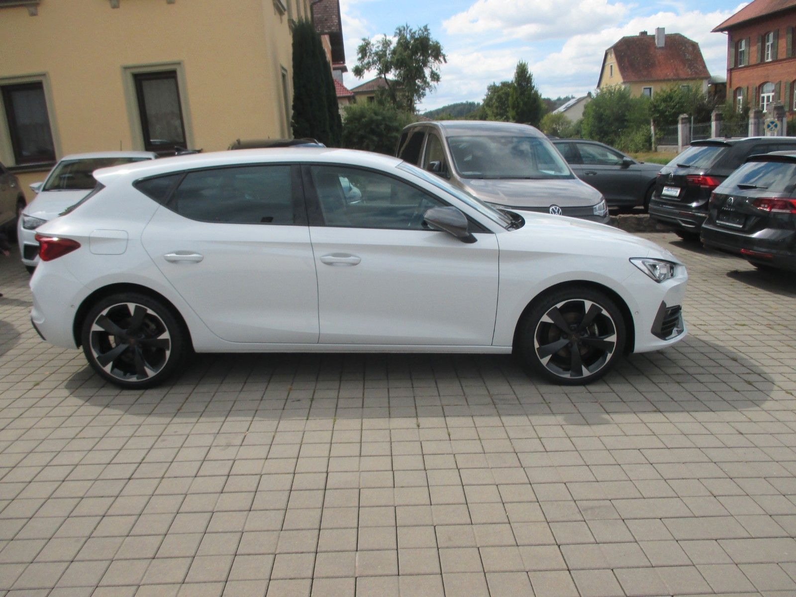 Cupra Leon 1.5 eTSI DSG - Samsaru's Car Outlet