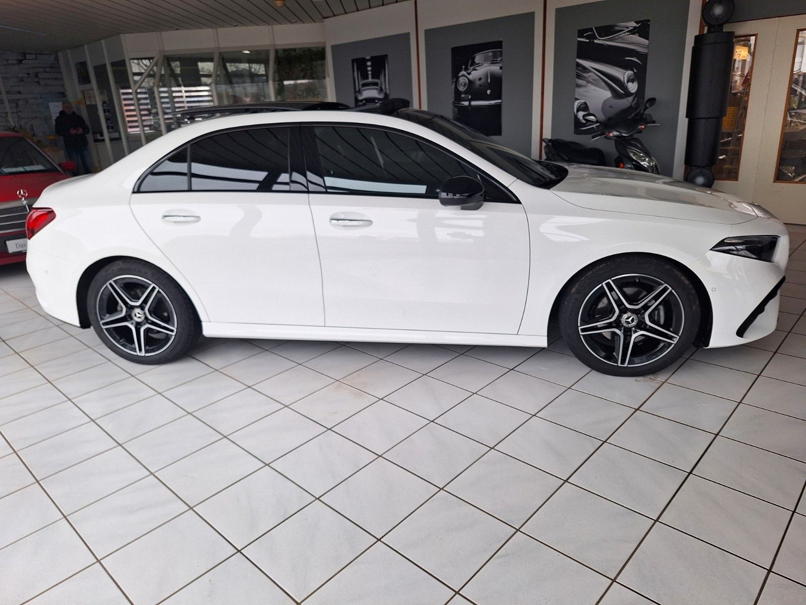 Mercedes-Benz A 180 Limousine AMG Line - Samsaru's Car Outlet
