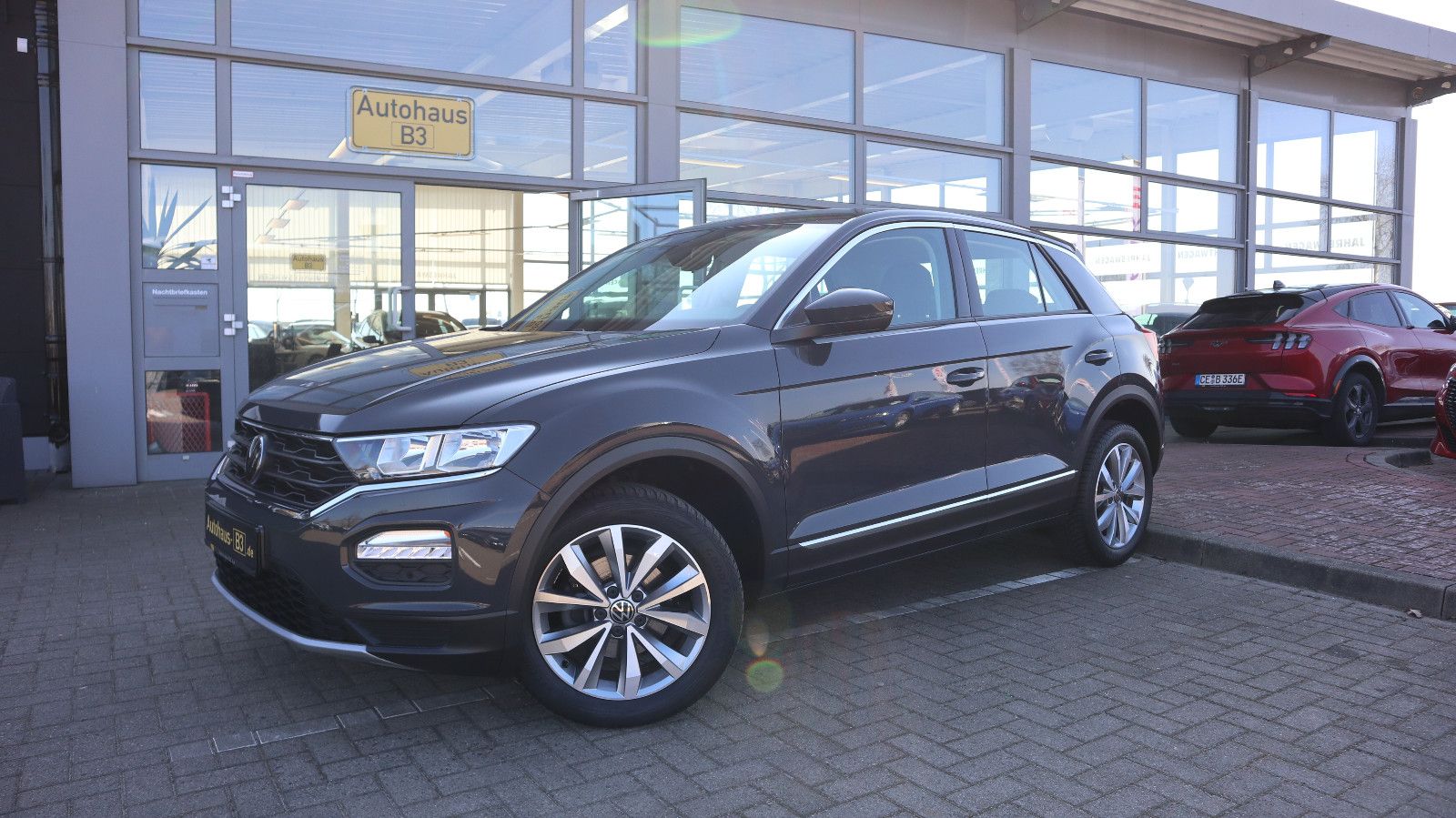 Volkswagen T-Roc Style 2.0 TDI - Samsaru's Car Outlet
