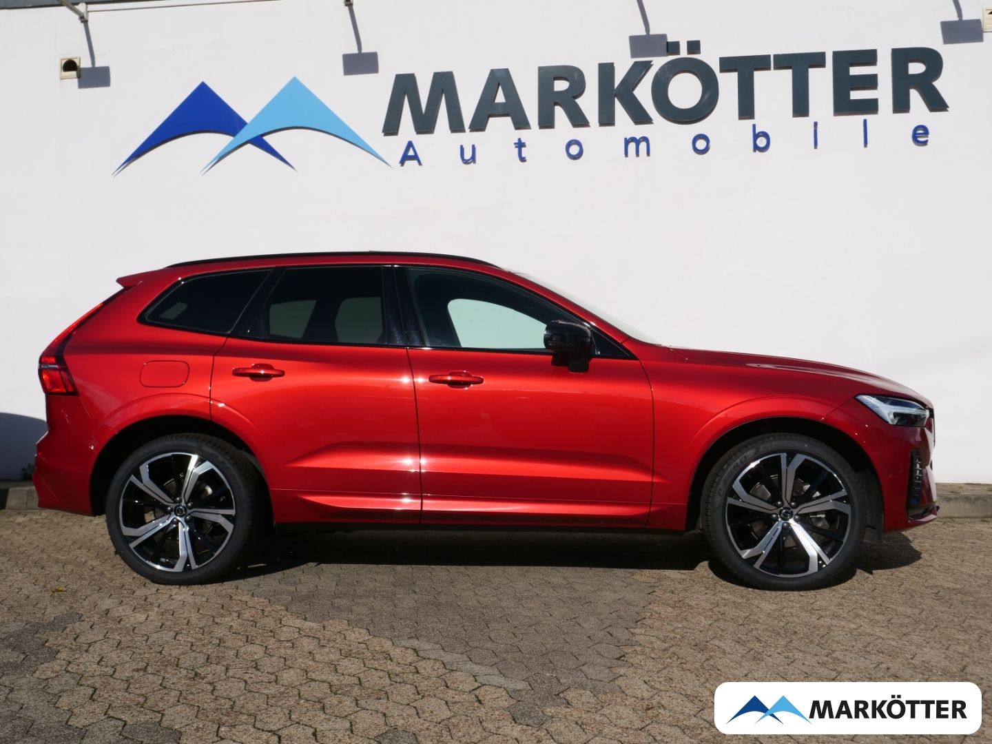 Volvo XC60 B5 AWD Plus Dark AHK/PANO/BLIS/360CAM/