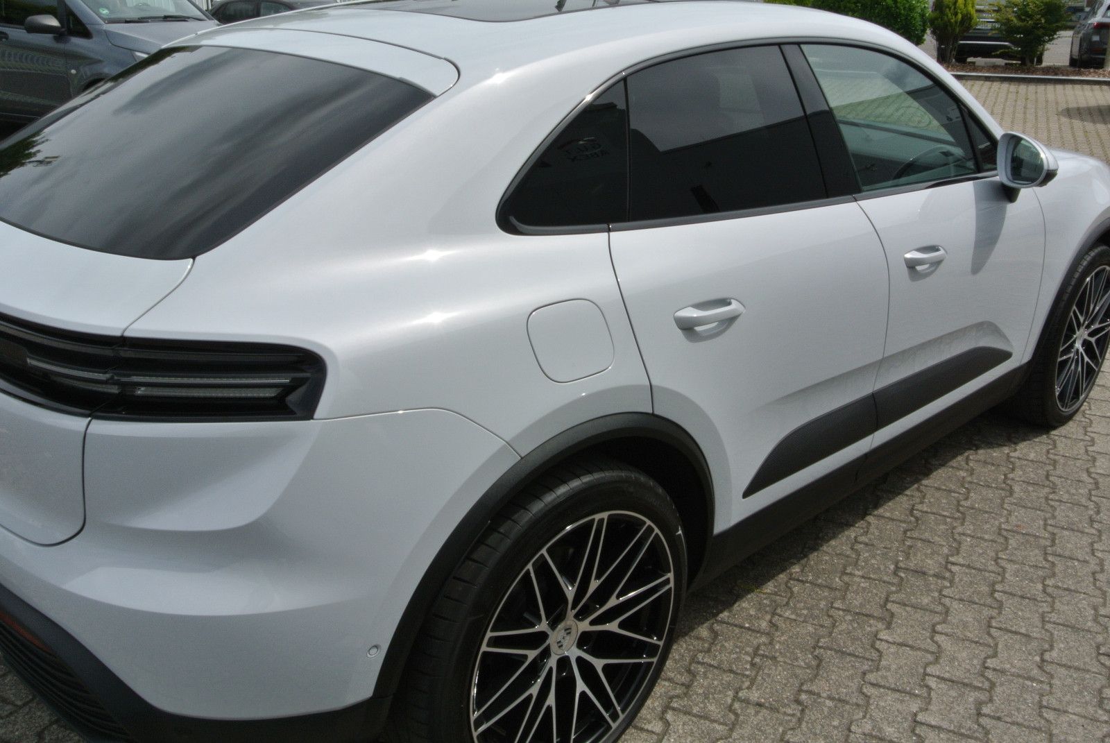Porsche Macan E - Samsaru's Car Outlet