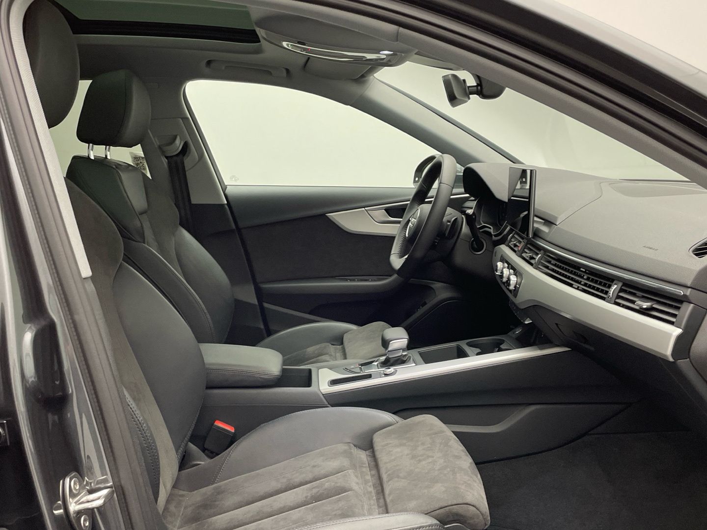 Audi A4 Avant S line 40 TDI S tronic - Samsaru's Car Outlet
