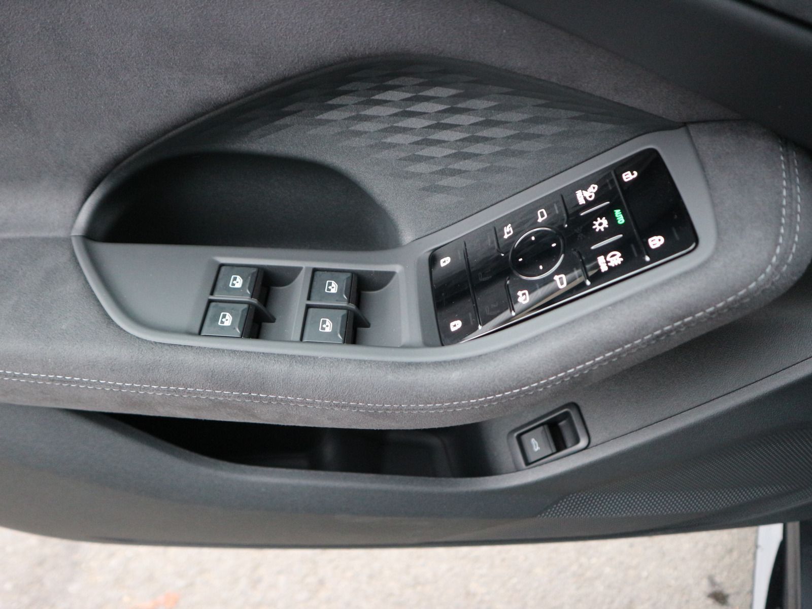 Audi A5 Avant TDI quattro 150 kW S tronic S line*AHK*