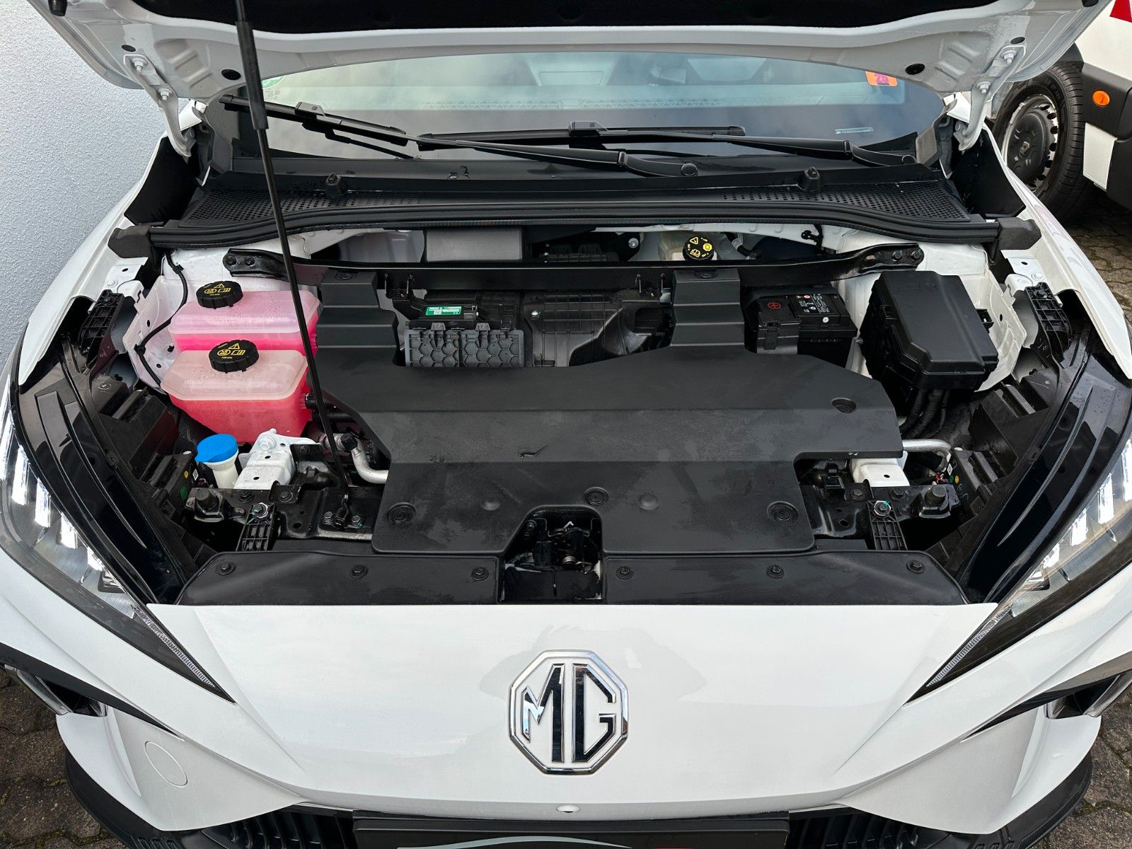 MG4 Luxury Elektro LED Navi Cam Shzg Lkr.Hzg ACC