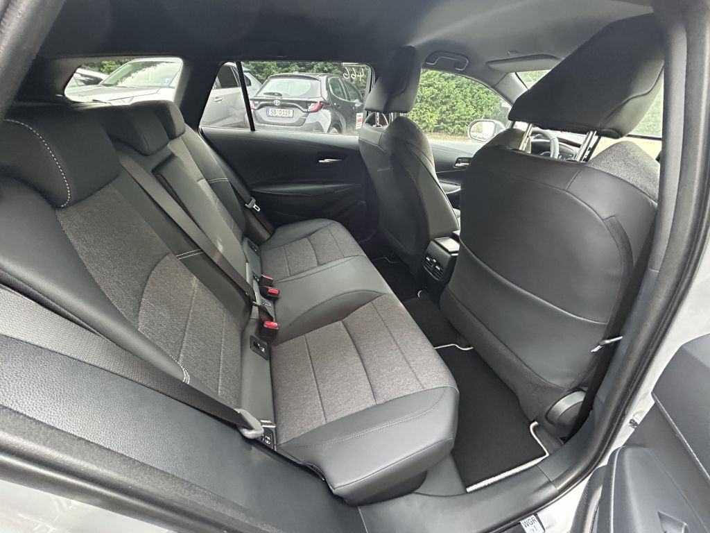 Toyota Corolla 1.8 Hybrid Touring Sports Team Deutschla