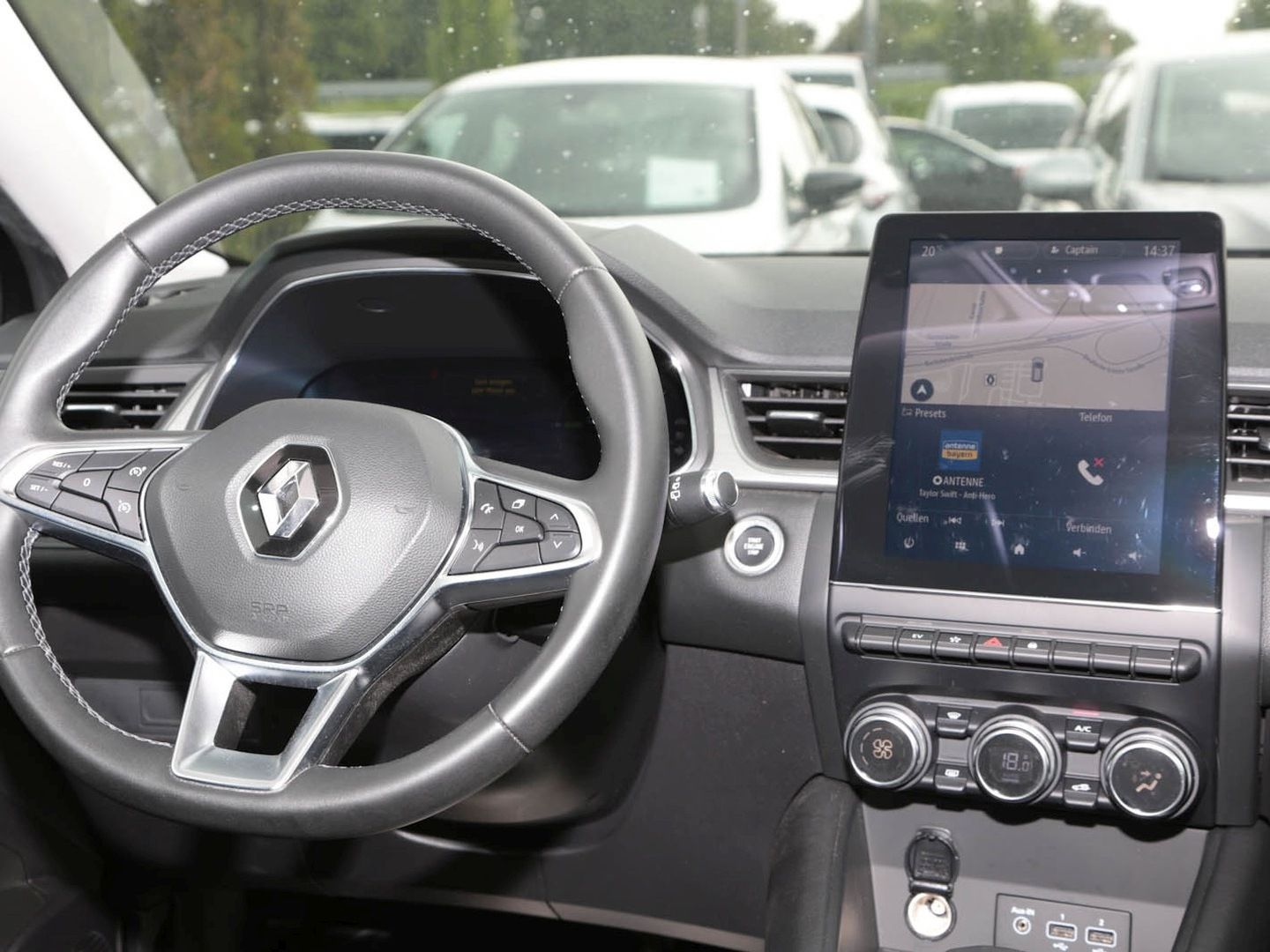 Renault Captur Intens Plug-in Hybrid - Samsaru's Car Outlet