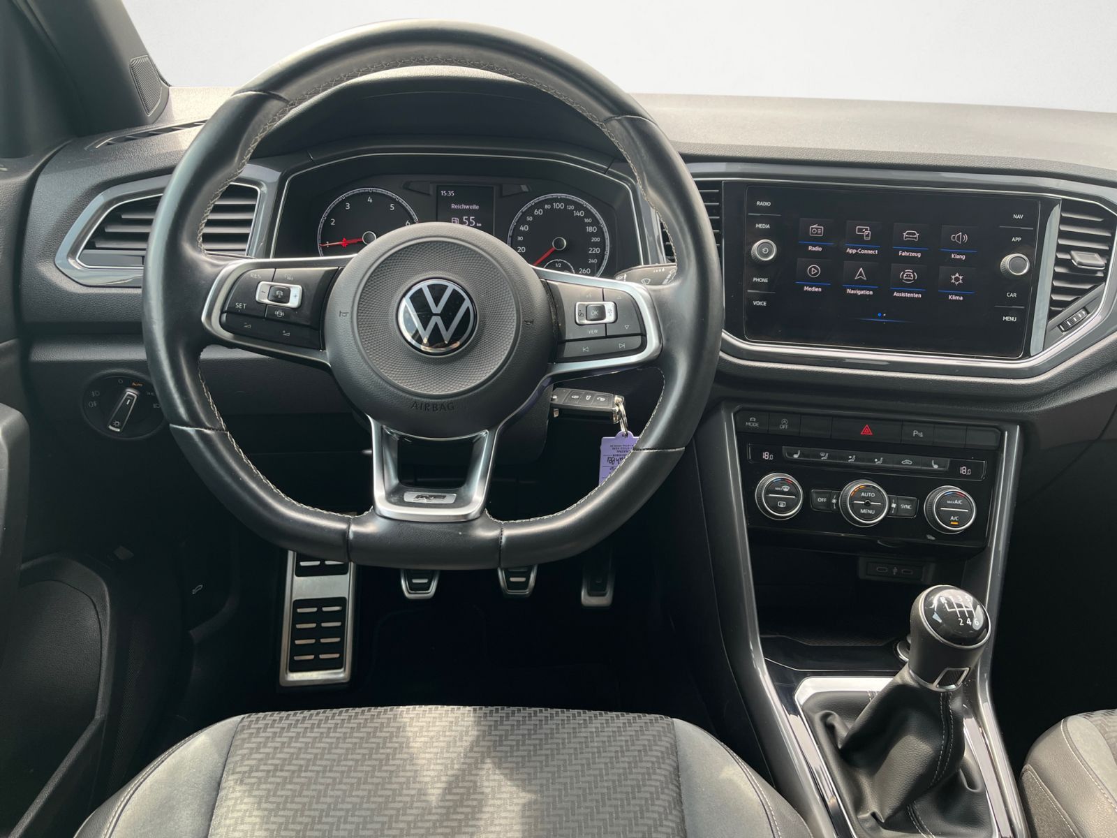 Volkswagen T-Roc 1.5 TSI ACT Sport - Samsaru's Car Outlet