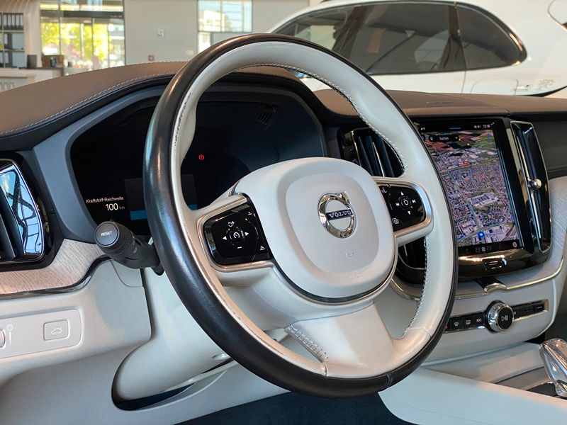 Volvo XC 60 AWD Inscription Sthz Memory H&K AHK 360°