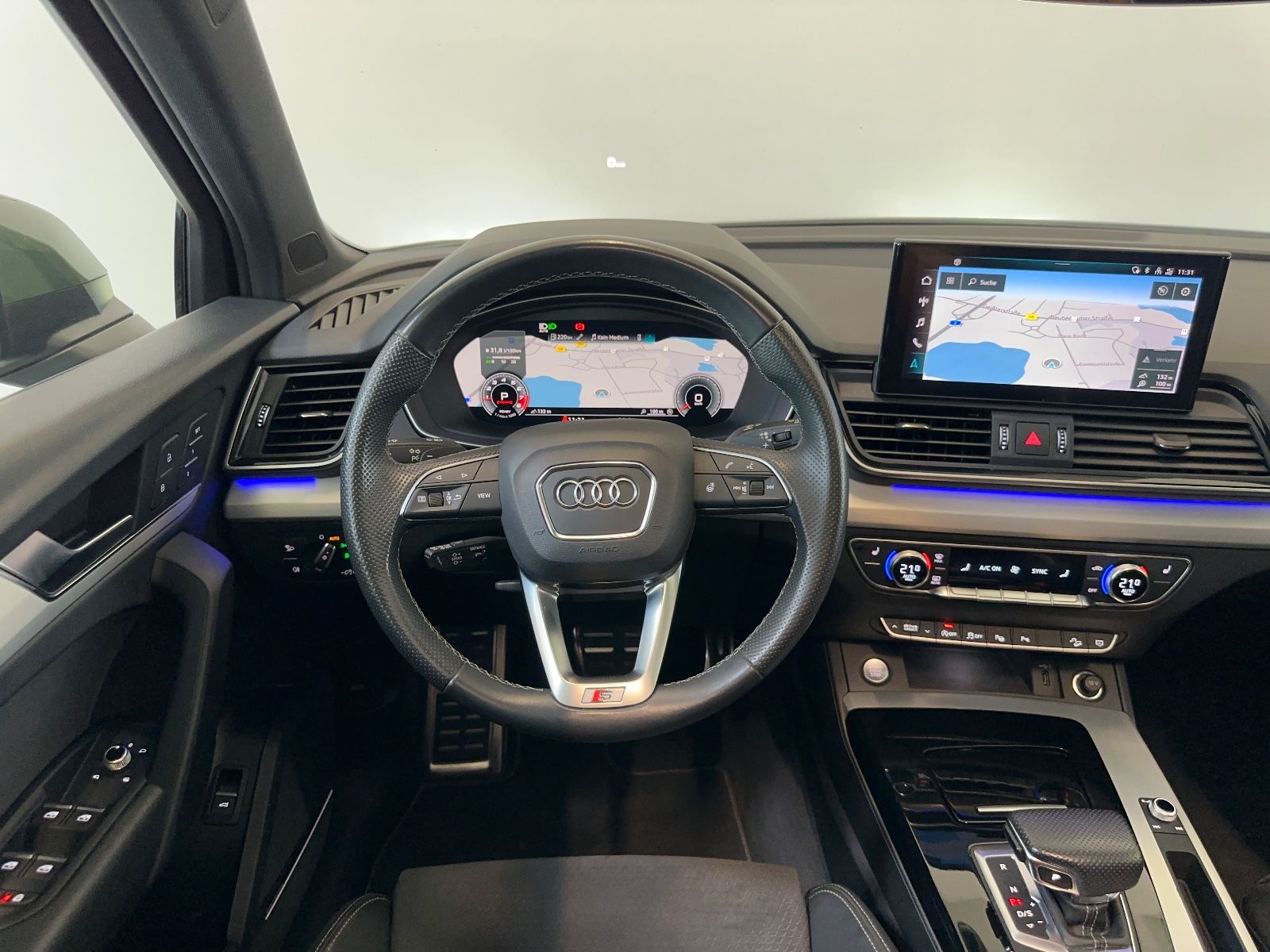 Audi Q5 45 TFSI quattro S line - Samsaru's Car Outlet