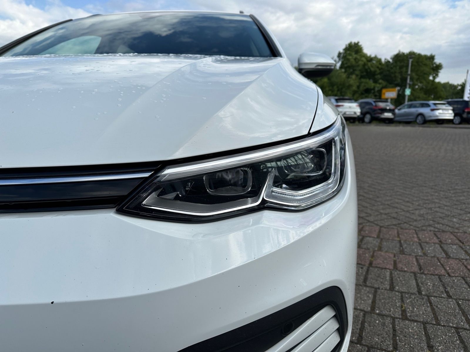 Volkswagen Golf VIII Variant 2.0 TDI LIFE - Samsaru's Car Outlet
